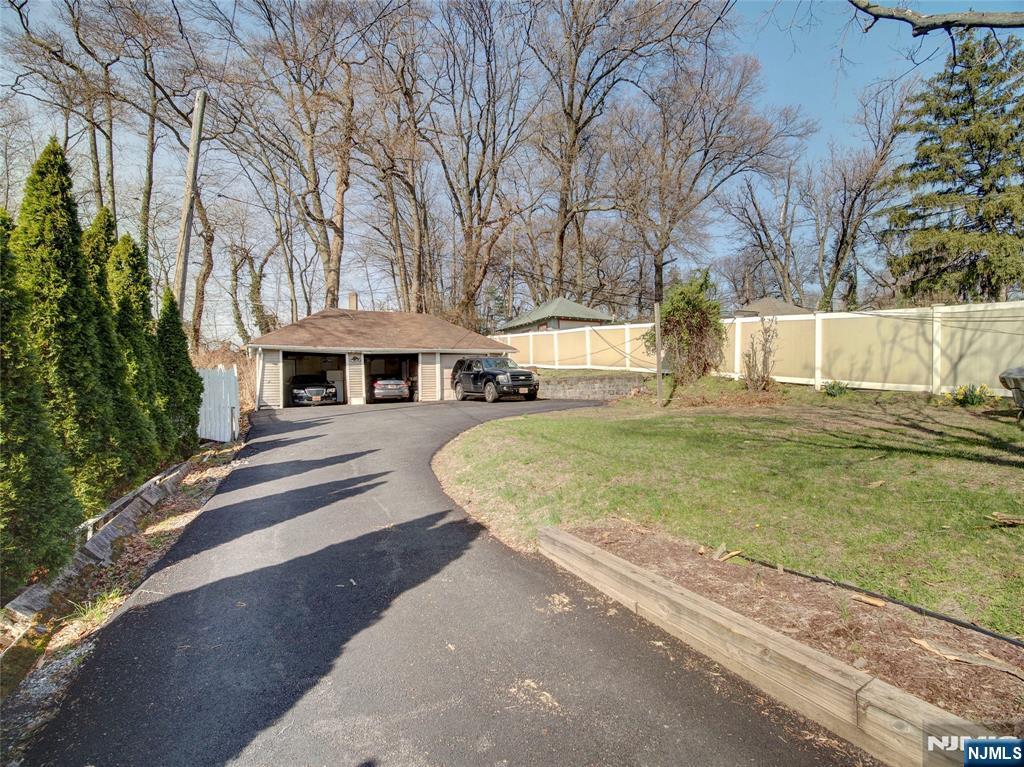 27 Colonial Terrace