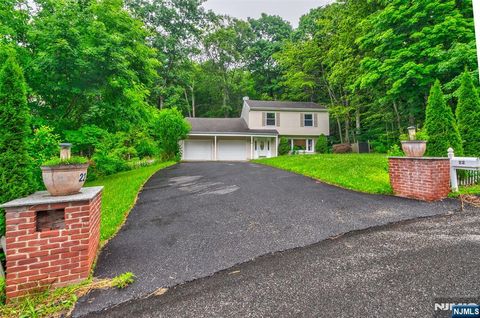 Photo of 22 Karen Road, Vernon, NJ 07422 (MLS # 26025933)