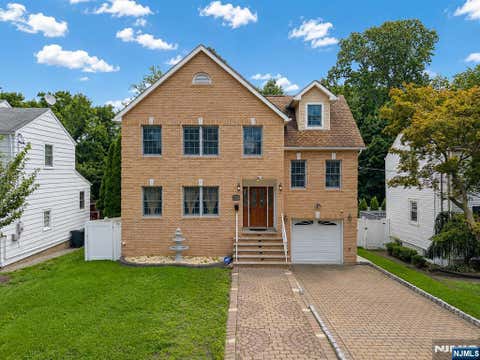 Photo of 207 Stonehouse Road, Glen Ridge, NJ 07028 (MLS # 26032188)
