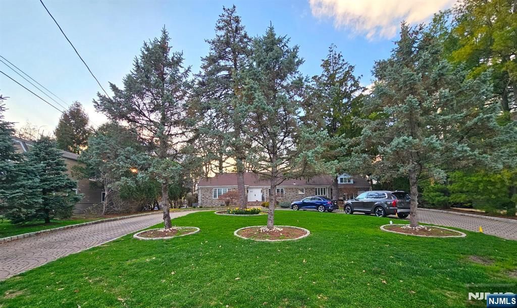 Photo of 457 Summit St, Norwood, NJ 07648 (MLS # 26005328)