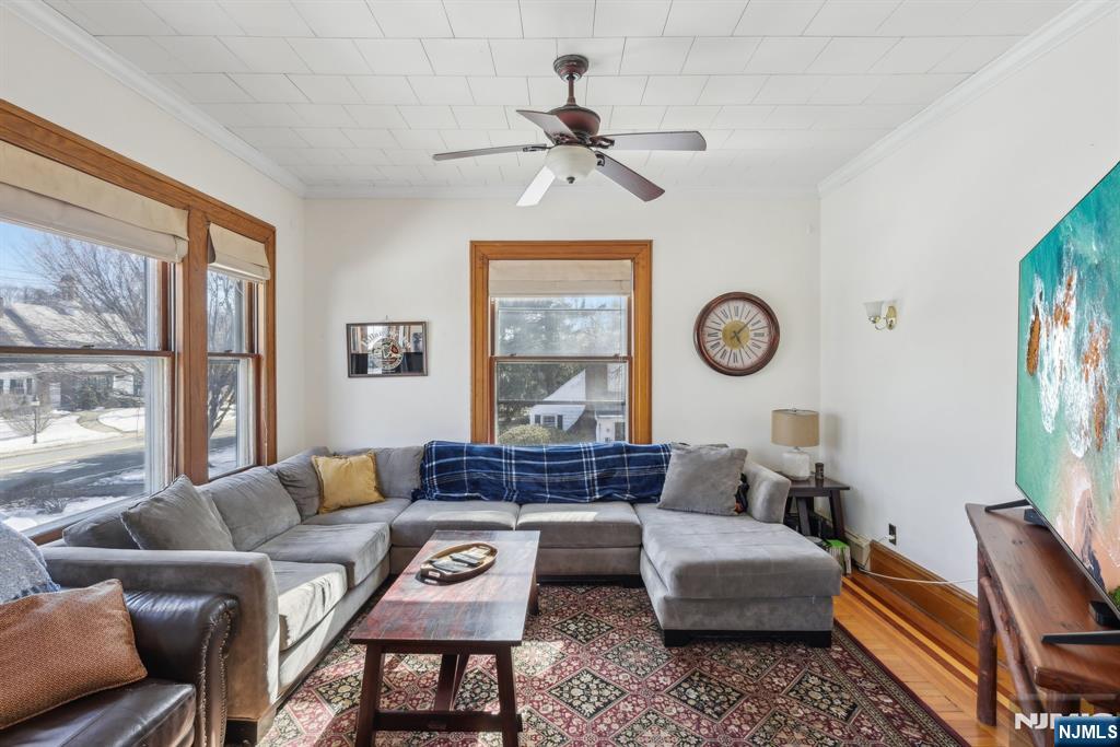 Rental Property at 587 Wyckoff Ave 2, Wyckoff, New Jersey - Bedrooms: 4 
Bathrooms: 2 
Rooms: 6  - $4,000 MO.