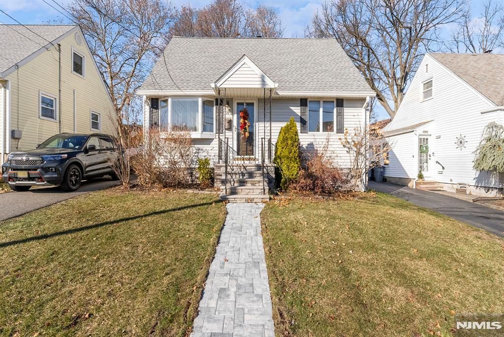 Photo of 22 Runyon Road, Clifton, NJ 07013 (MLS # 26018609)