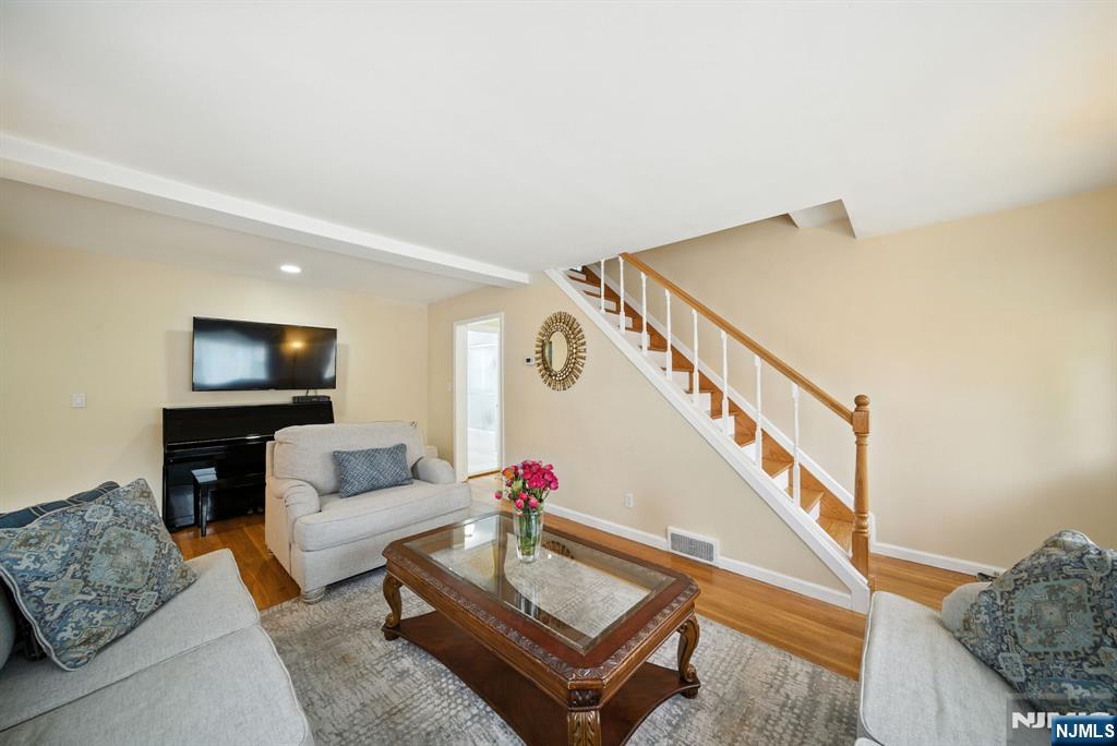 19 W Church Court