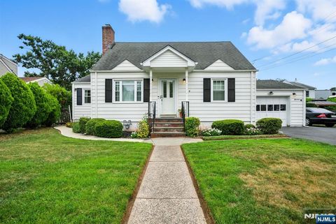 19 W Church Court Dumont NJ 07628