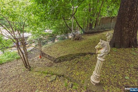 1208 River Road Edgewater NJ 07020