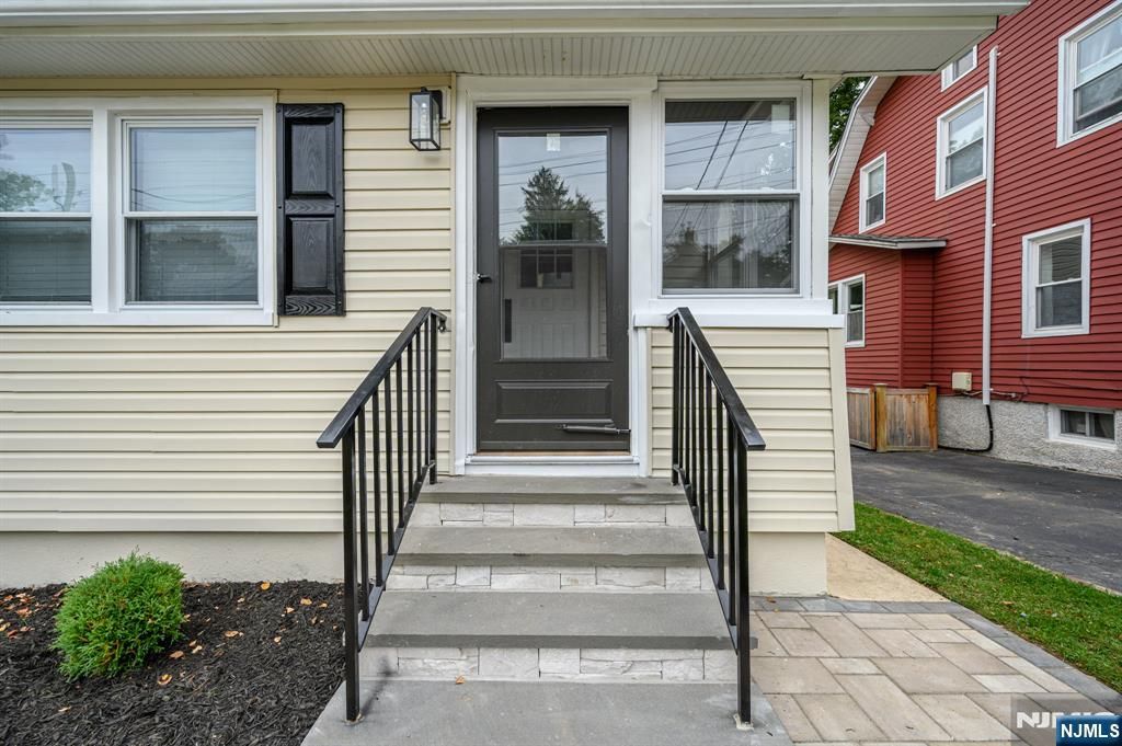 Photo of 58 Yantecaw Avenue, Bloomfield, NJ 07003 (MLS # 25039178)