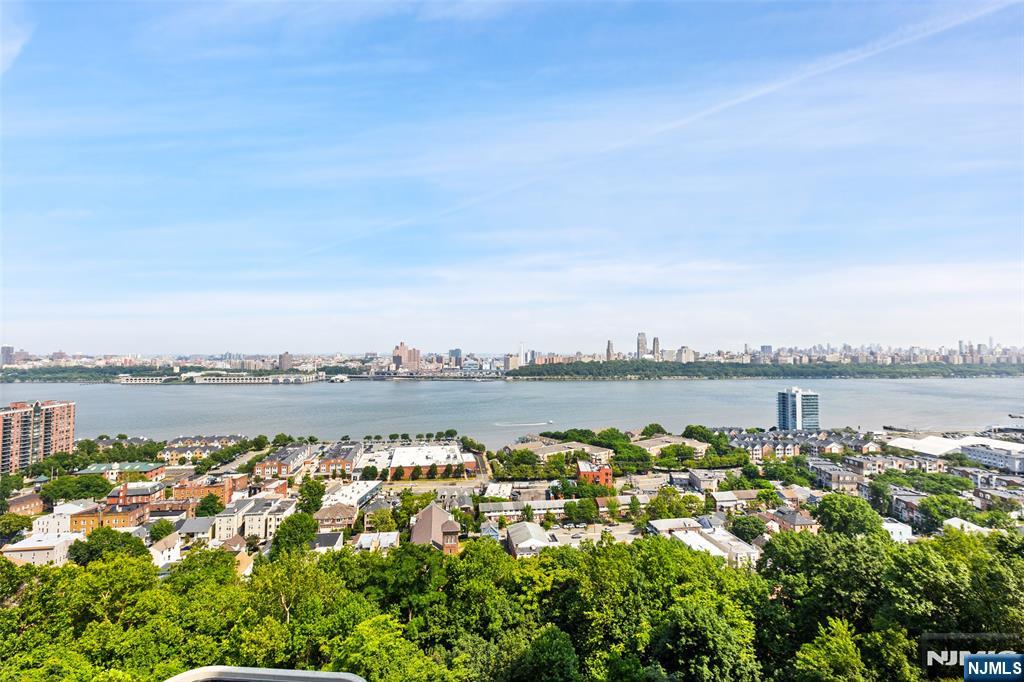 100 Carlyle Drive 9AS