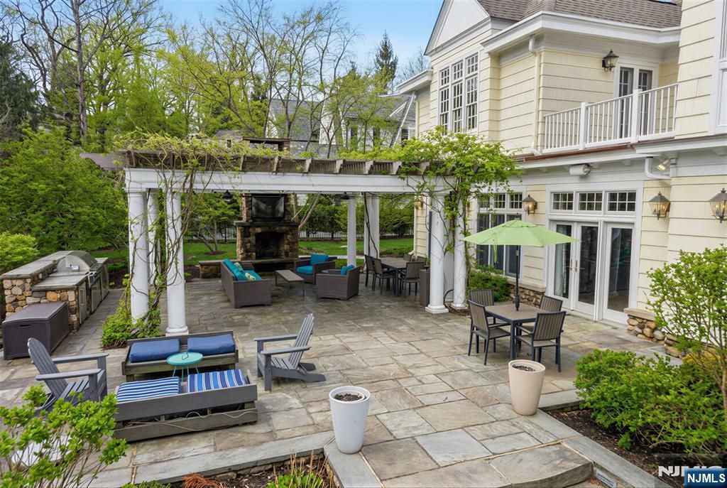 Photo of 326 West End Avenue, Ridgewood Village, NJ 07450 (MLS # 26007517)