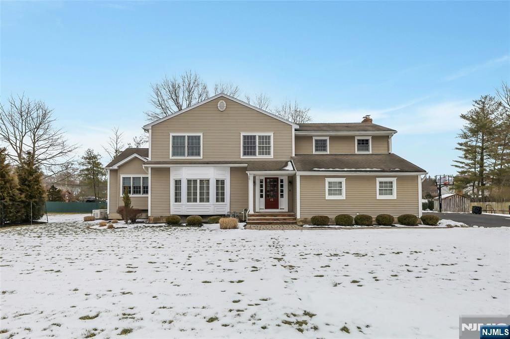 Photo of 16 Herron Ct, Harrington Park, NJ 07640 (MLS # 25043437)