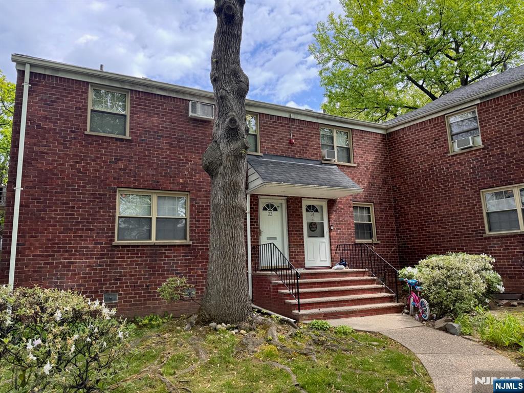 1255 Anderson 23