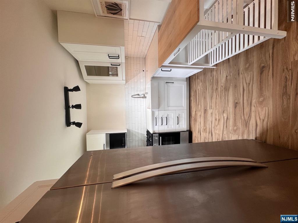 1255 Anderson 23