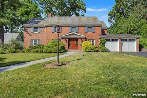 Photo of 9 Woodland Park Drive, Tenafly, NJ 07670 (MLS # 26022291)