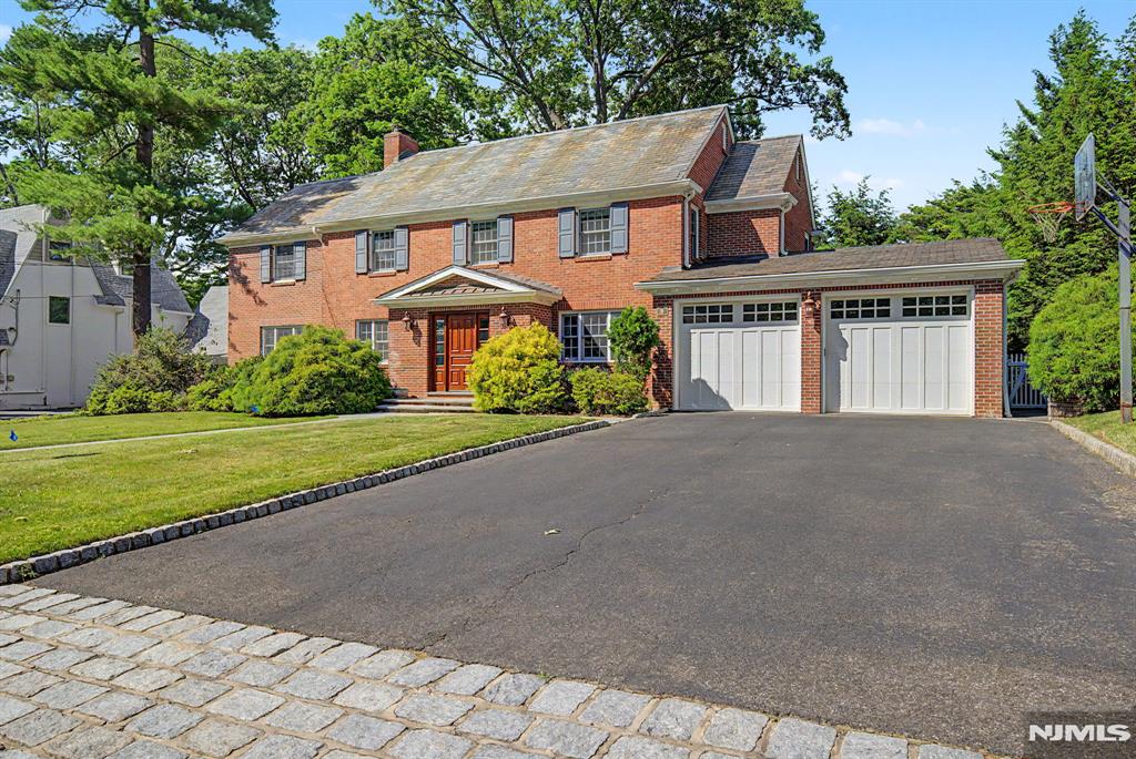 9 Woodland Park Drive