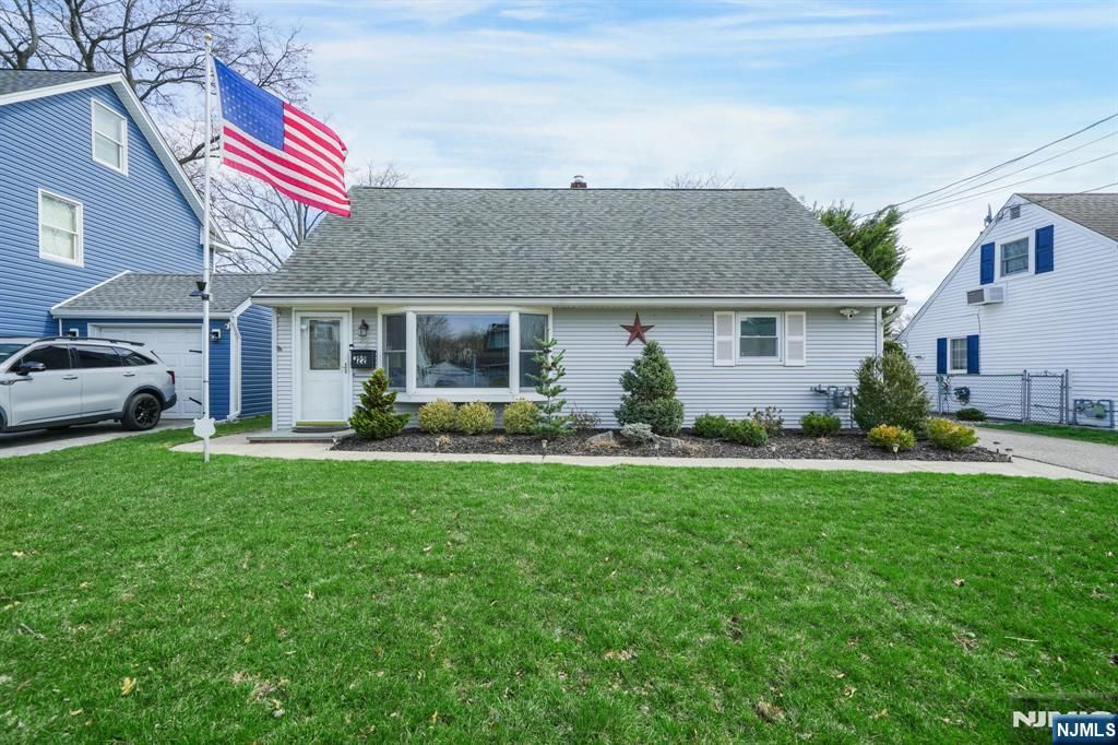 Photo of 22 Parker Avenue, Rochelle Park, NJ 07662 (MLS # 26011005)