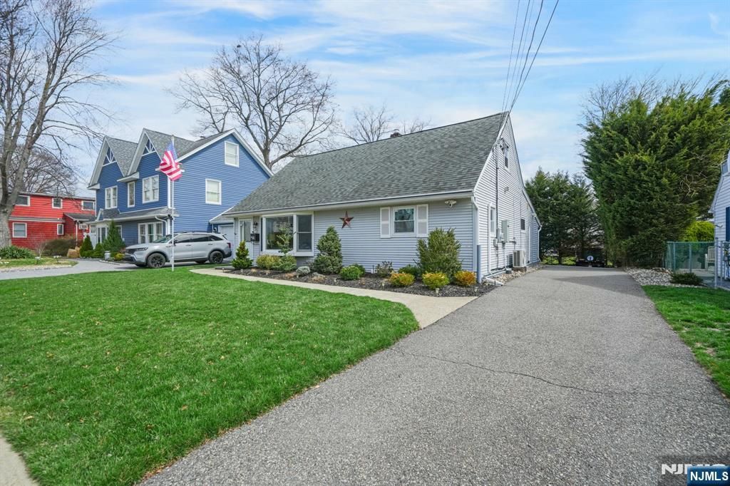 Photo of 22 Parker Avenue, Rochelle Park, NJ 07662 (MLS # 26011005)