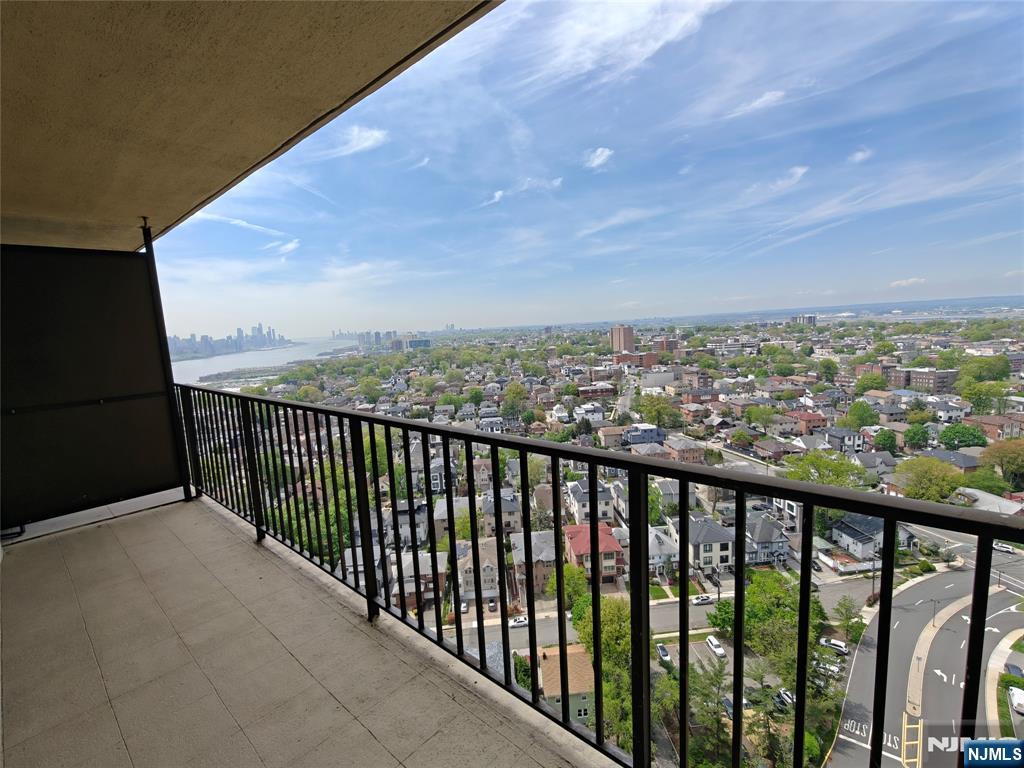 200 Winston Drive 2517, Cliffside Park, New Jersey - 2 Bedrooms  
2 Bathrooms - 