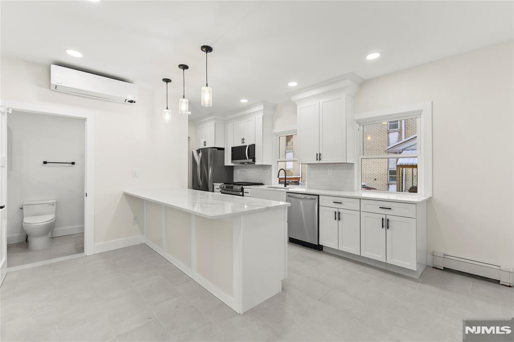 633 Lafayette Avenue