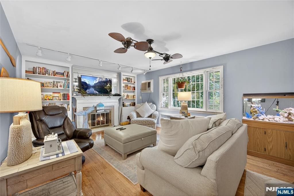 Photo of 370 Goffle Road, Hawthorne, NJ 07506 (MLS # 25041911)