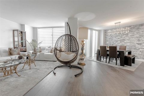 806 Harmon Cove Tower 806 Secaucus NJ 07094