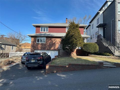 Photo of 421 Elizabeth St, Fort Lee, NJ 07024 (MLS # 26001627)