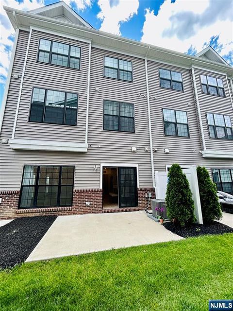 Photo of 32 Harvest, Little Falls, NJ 07424 (MLS # 26026711)