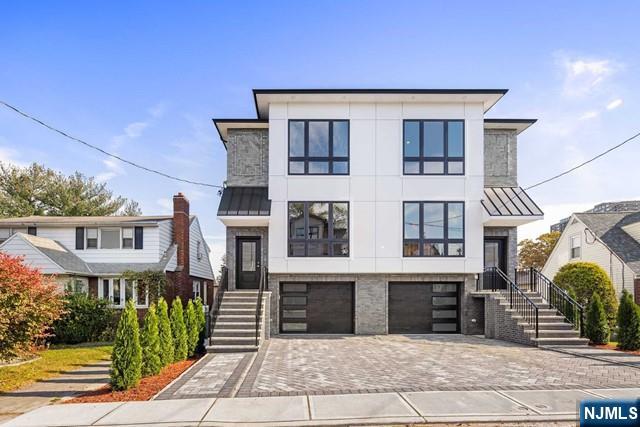 792 Harvard Pl B, Cliffside Park, New Jersey - 3 Bedrooms  
4 Bathrooms  
12 Rooms - 