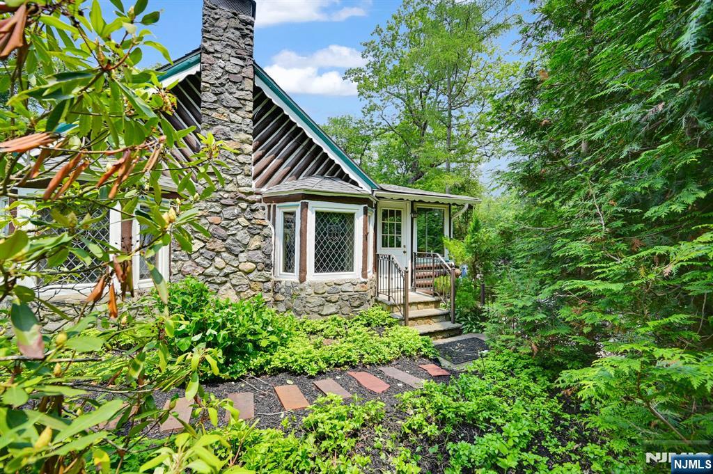 47 Dogwood Lane, West Milford, New Jersey - 2 Bedrooms  
1 Bathrooms  
7 Rooms - 