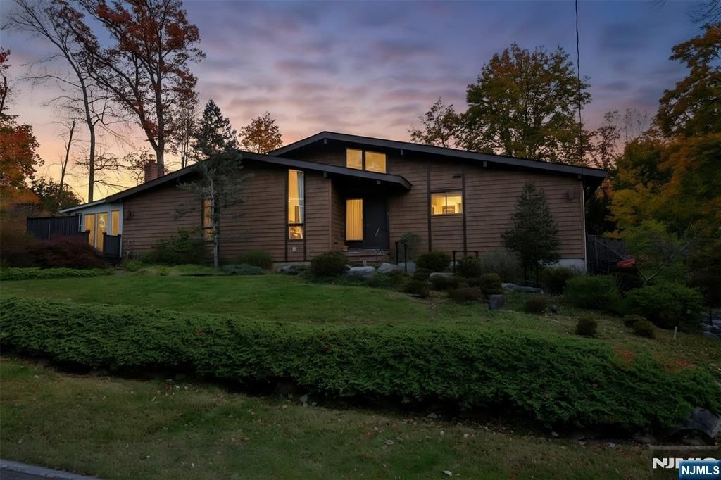 Photo of 36 Circle Drive, Park Ridge, NJ 07656 (MLS # 25036724)