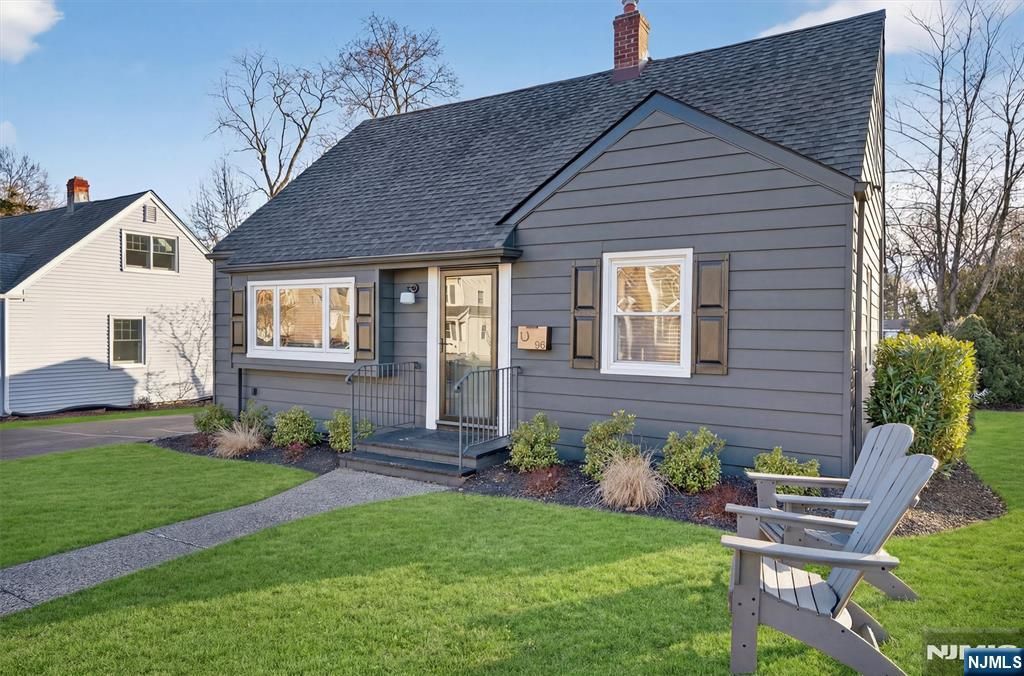 Photo of 96 Lynwood Road, Verona, NJ 07044 (MLS # 26005917)