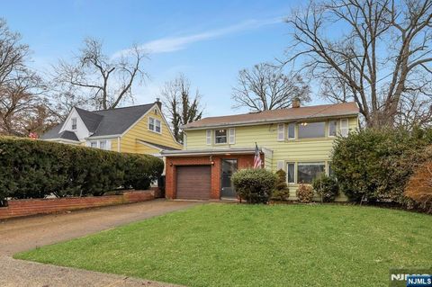 Photo of 95 Grove St, Waldwick, NJ 07463 (MLS # 26008238)