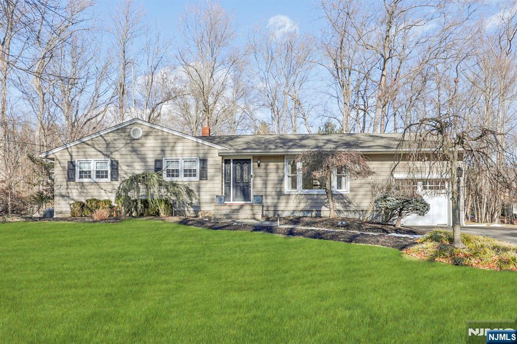 622 Sargent Road, River Vale, New Jersey - 3 Bedrooms  
3 Bathrooms  
7 Rooms - 