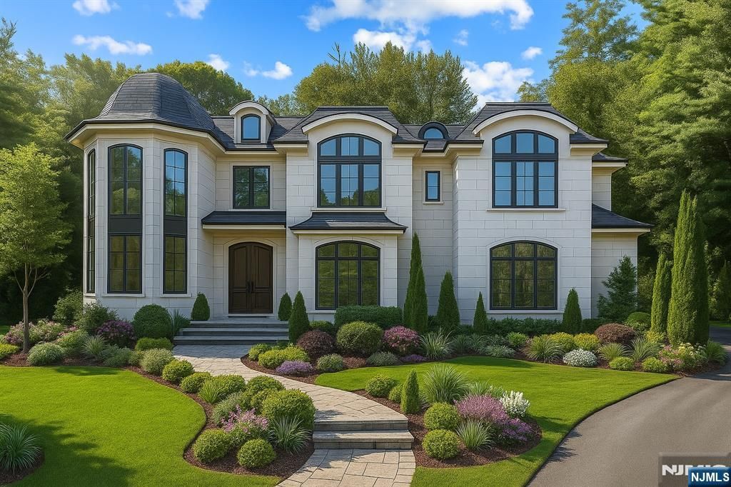 Photo of 14 Roberts Road, Englewood Cliffs, NJ 07632 (MLS # 25029864)