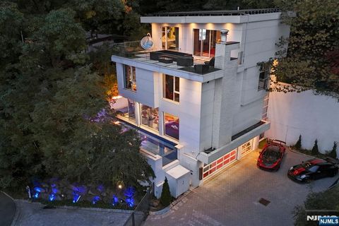 31A Casta Lane Edgewater NJ 07020