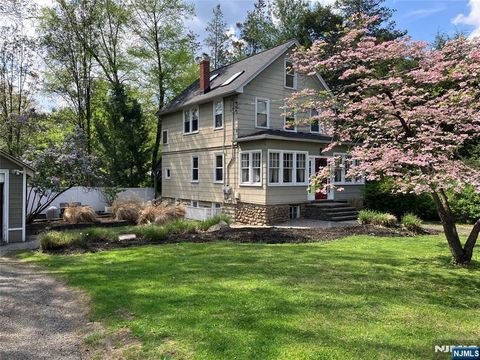 179 Evergreen Street Floor 2 Hillsdale NJ 07642