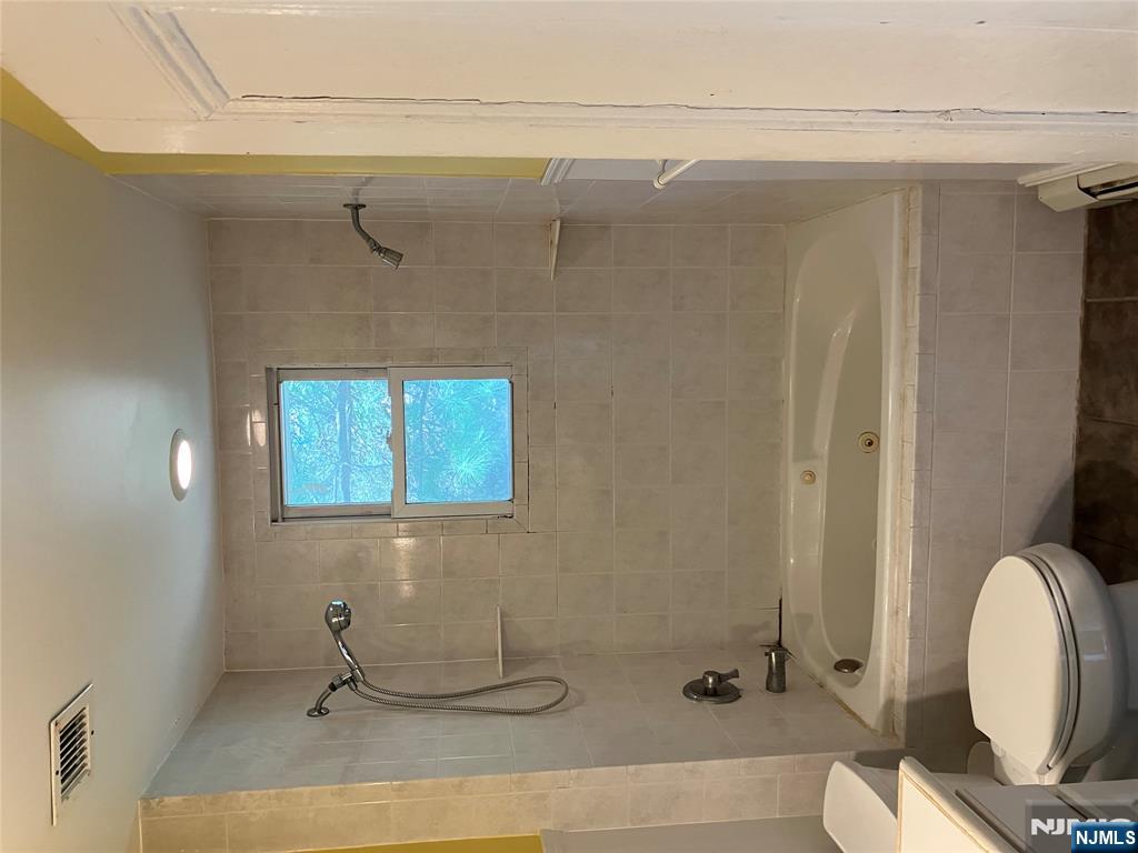 179 Evergreen Street Floor 2