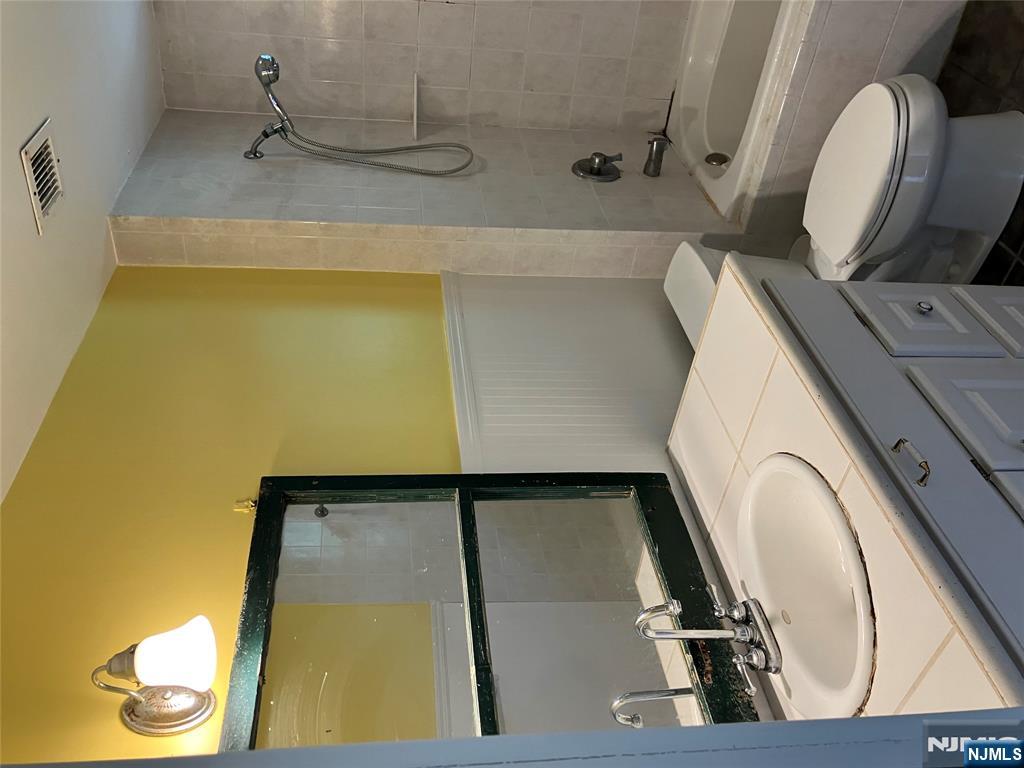179 Evergreen Street Floor 2