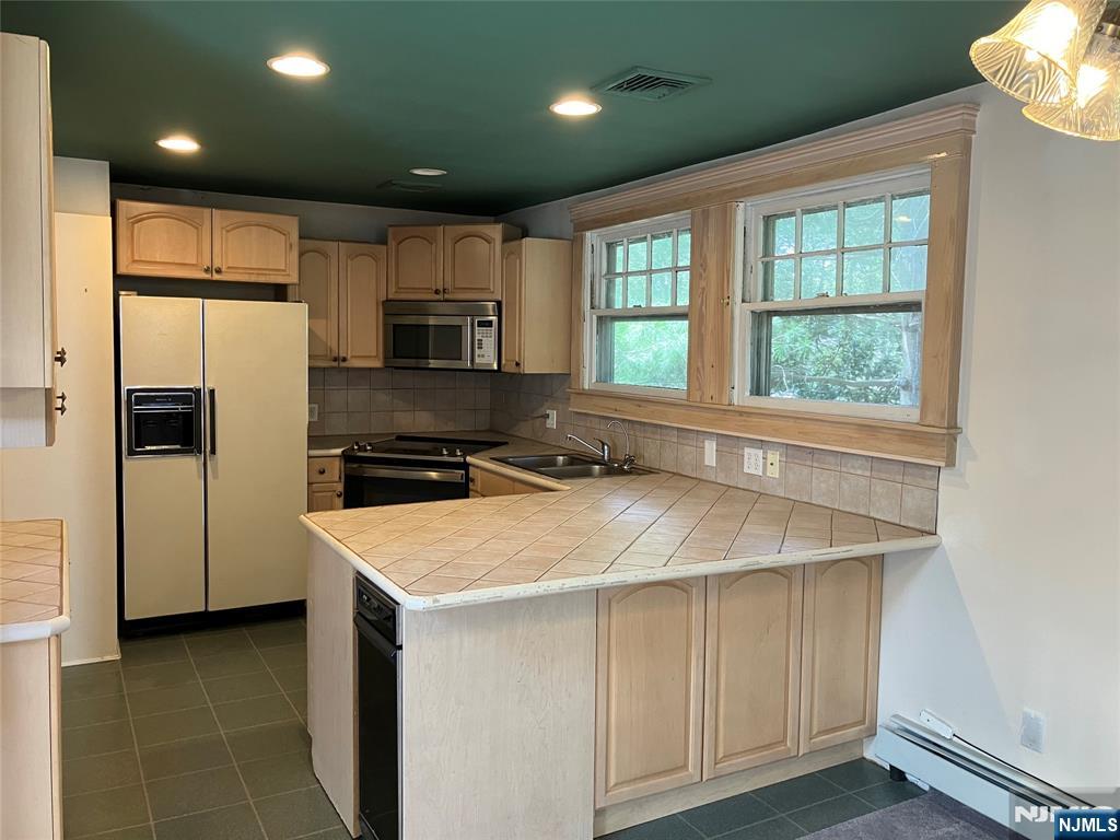 179 Evergreen Street Floor 2