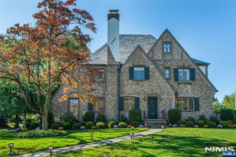Photo of 496 Ridgewood Avenue, Glen Ridge, NJ 07028 (MLS # 26037357)