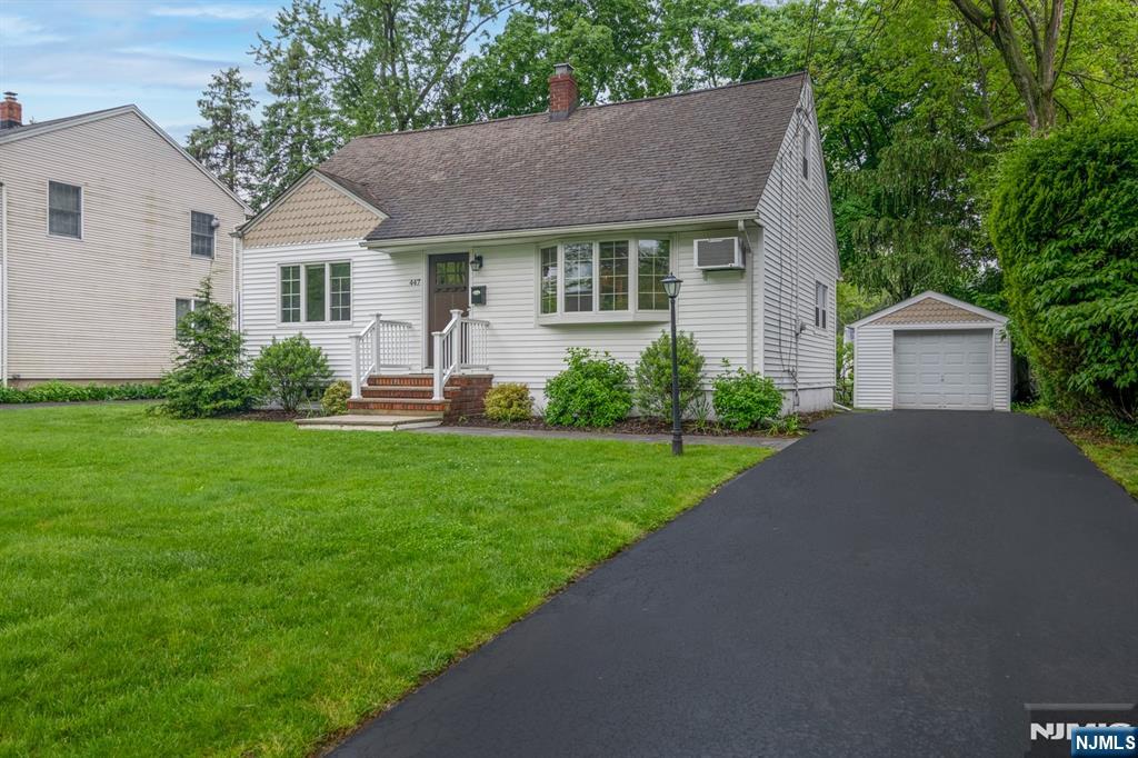Rental Property at 447 Dorchester Rd, Ridgewood, New Jersey - Bedrooms: 4 
Bathrooms: 2 
Rooms: 7  - $4,500 MO.