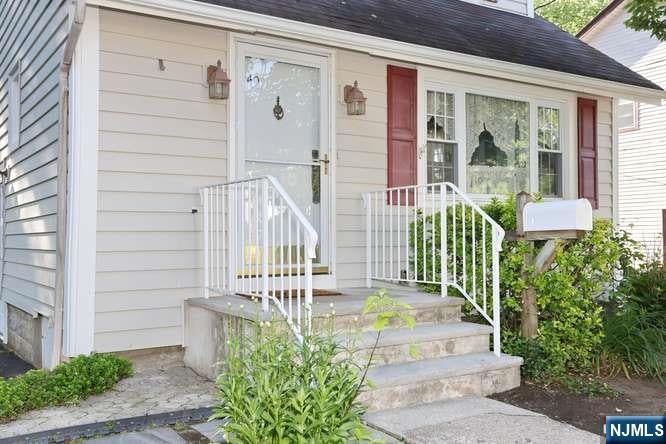 Photo of 49 S Franklin Avenue, Bergenfield, NJ 07621 (MLS # 26026352)