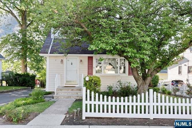 Photo of 49 S Franklin Avenue, Bergenfield, NJ 07621 (MLS # 26026352)