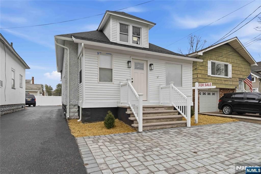 Photo of 77 Lakeside Avenue, Pompton Lakes, NJ 07442 (MLS # 26016358)