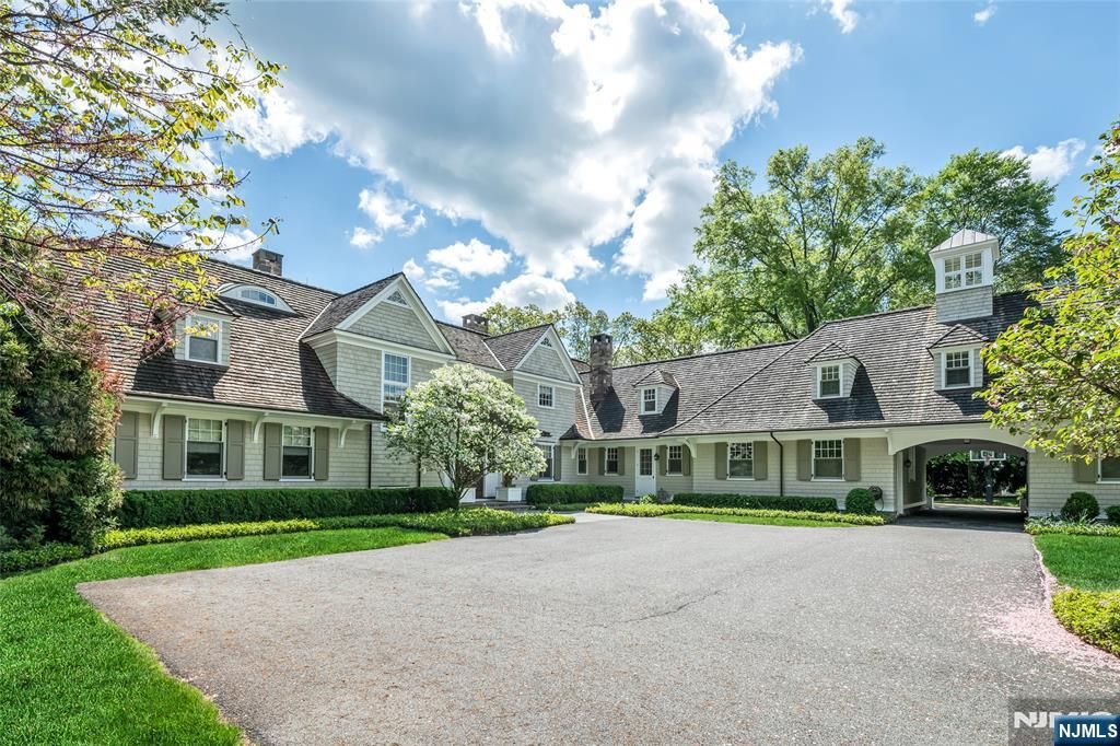 Photo of 259 Indian Trail Drive, Franklin Lakes, NJ 07417 (MLS # 26012555)