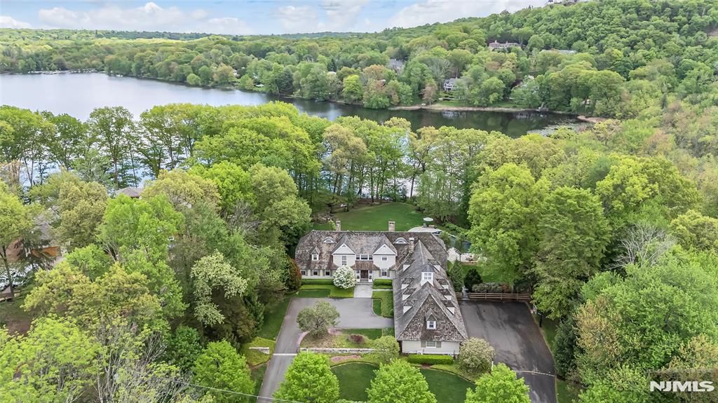 Photo of 259 Indian Trail Drive, Franklin Lakes, NJ 07417 (MLS # 26012555)