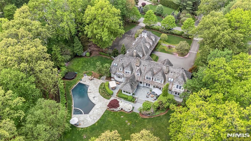 Photo of 259 Indian Trail Drive, Franklin Lakes, NJ 07417 (MLS # 26012555)