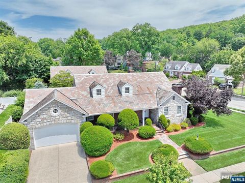 353 Oakdene Avenue Leonia NJ 07605