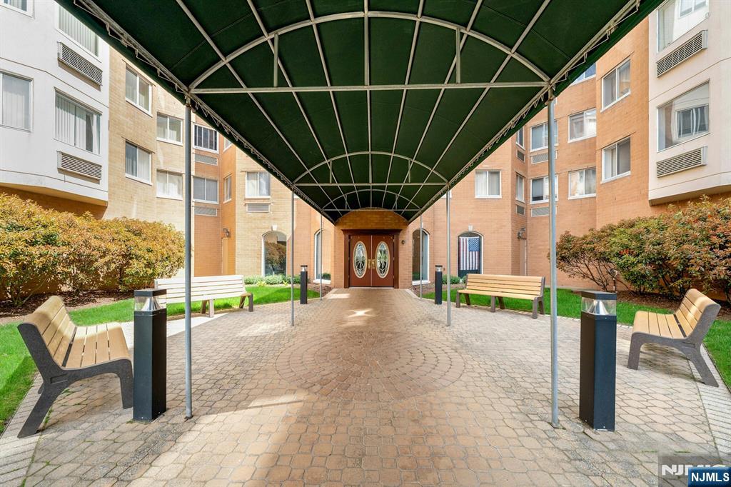 290 Anderson Street 6F