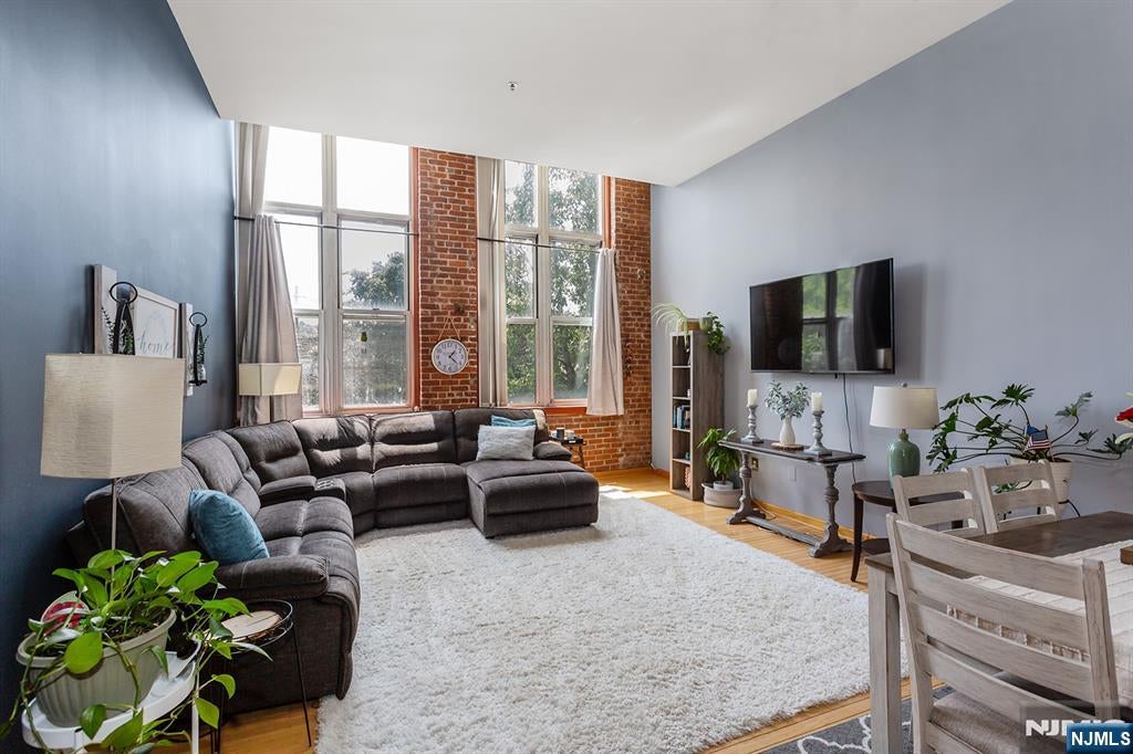 262 Main 203