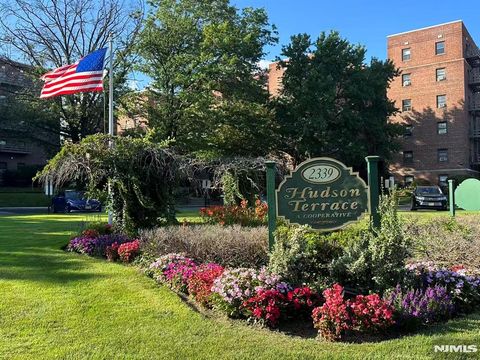 Photo of 2337 Hudson #B14, Fort Lee, NJ 07024 (MLS # 25042417)