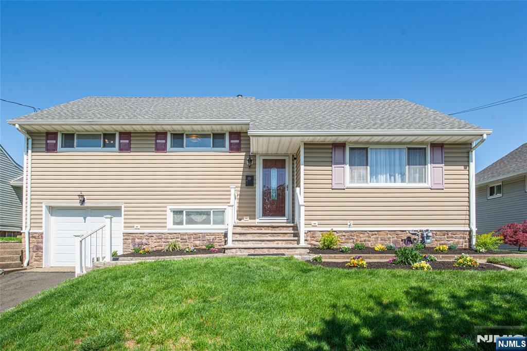Property for Sale at 20 Lennon Place, Clifton, New Jersey - Bedrooms: 3 
Bathrooms: 2 
Rooms: 7  - $650,000